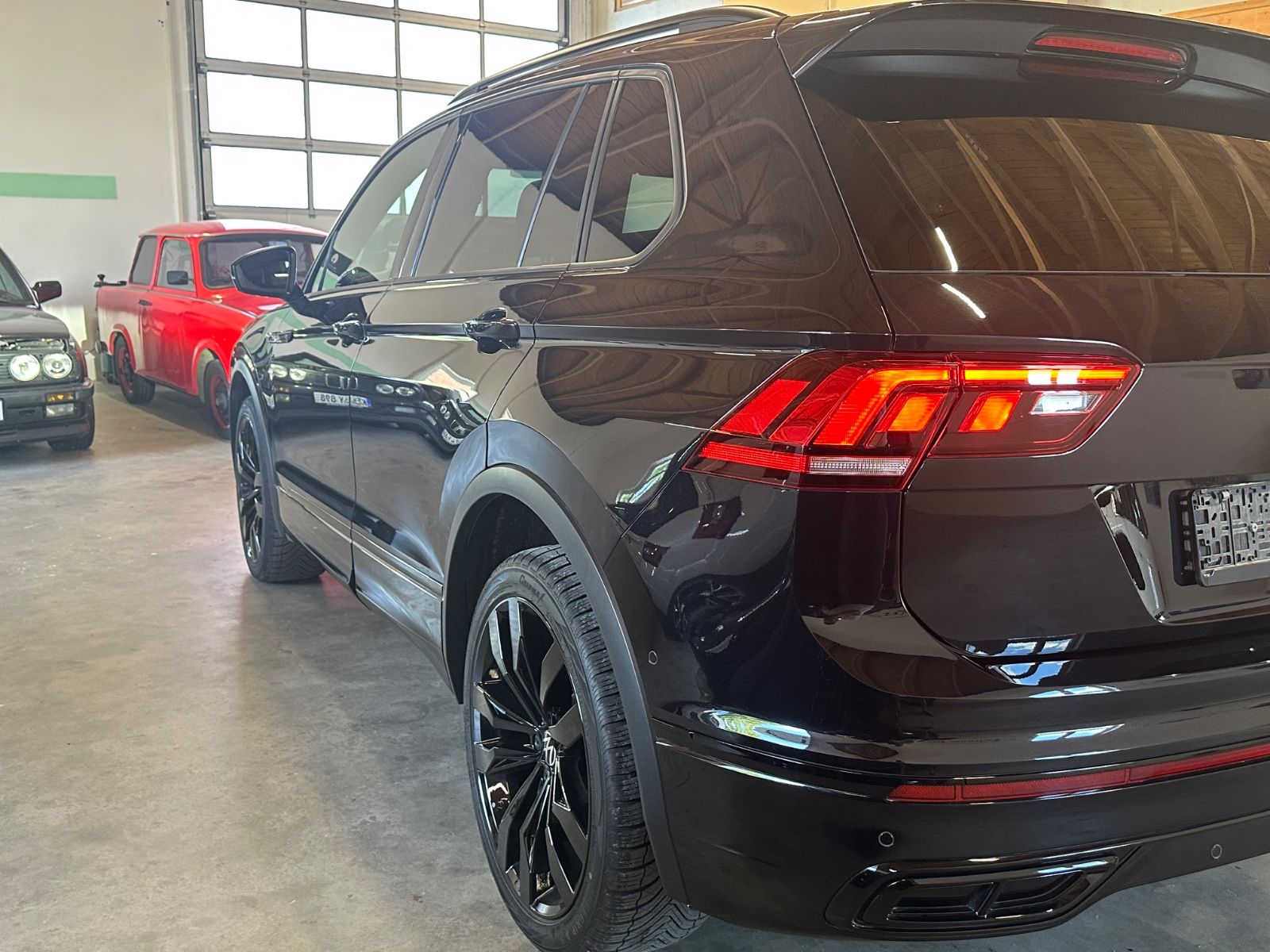 Volkswagen Tiguan R-Line 4Motion - Samsaru's Car Outlet