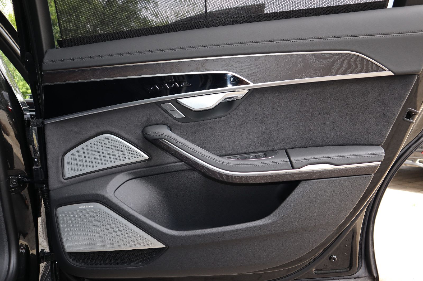 Audi A8L 60 TFSI e lang exclusive S-LINE - Samsaru's Car Outlet