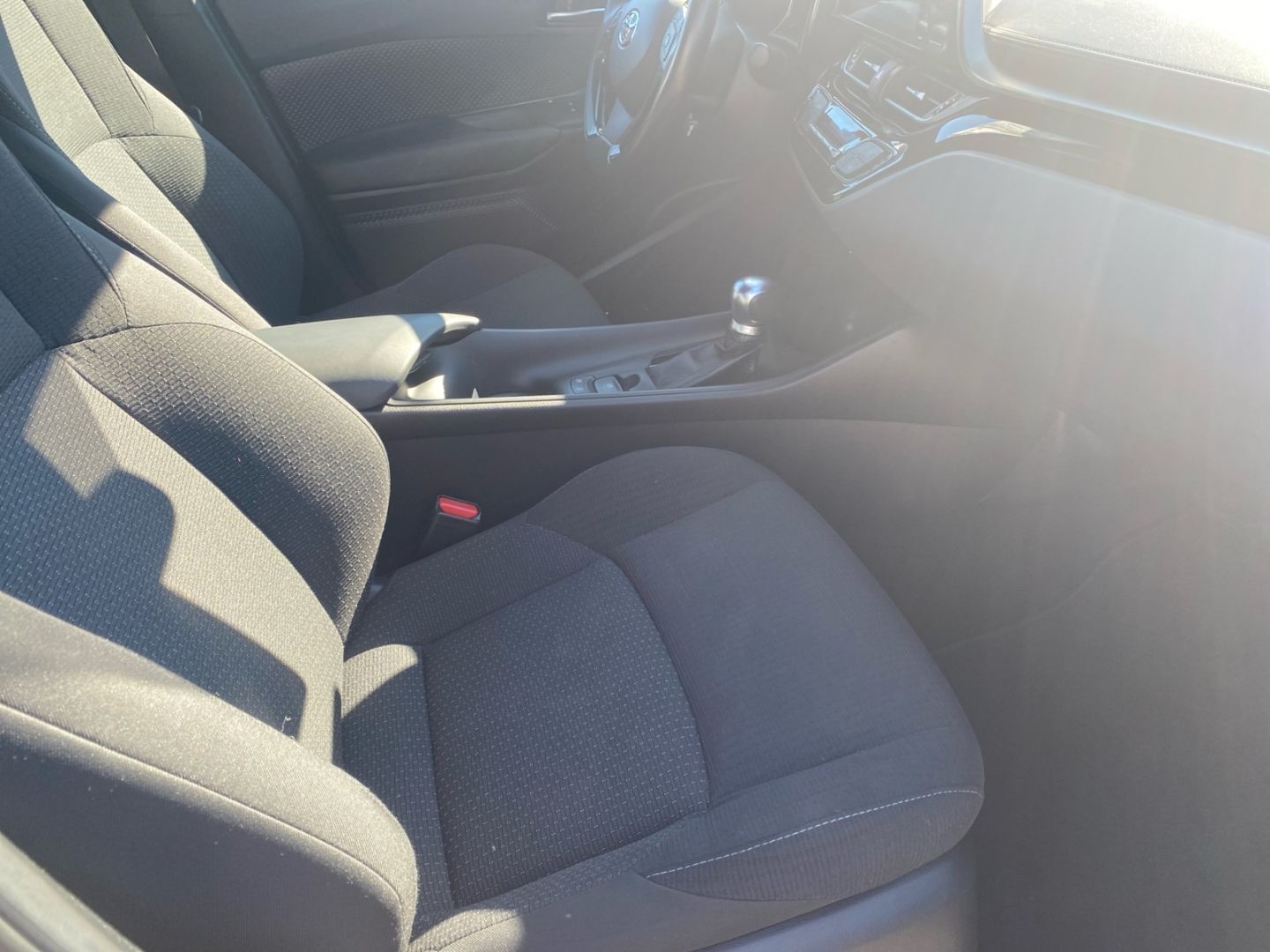 Toyota C-HR 1.8 Hybrid Flow - Samsaru's Car Outlet
