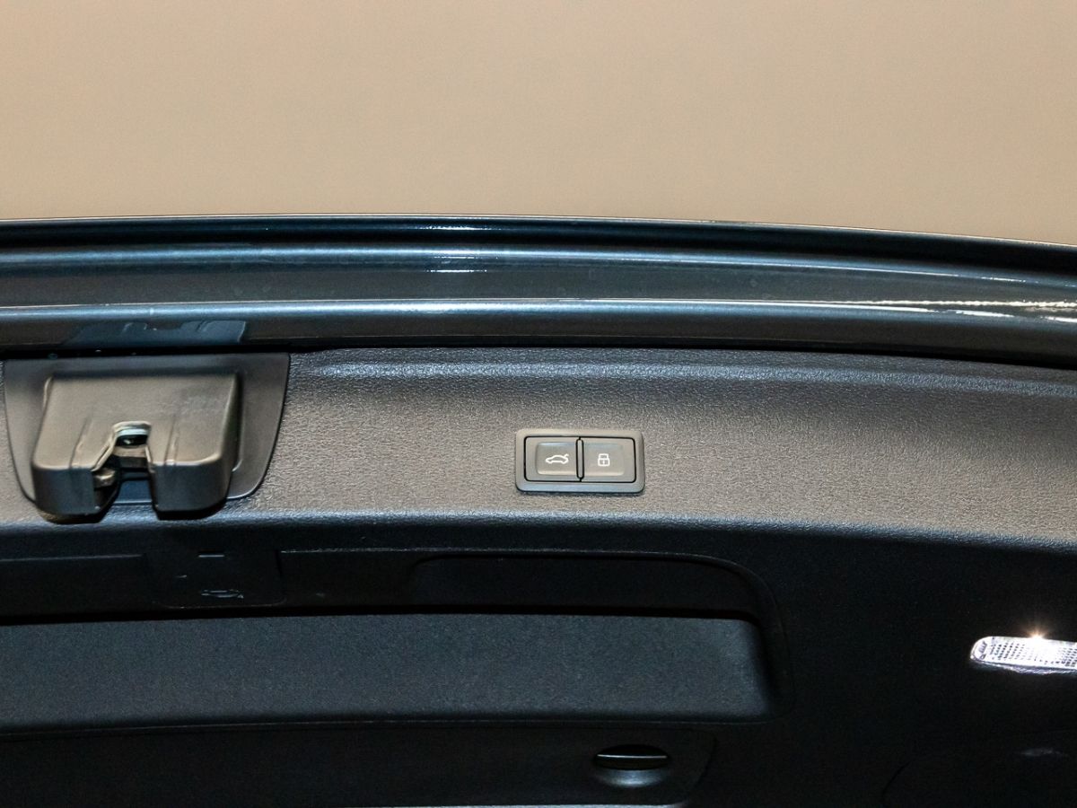 Audi A4 Avant 40 TFSI advanced - Samsaru's Car Outlet