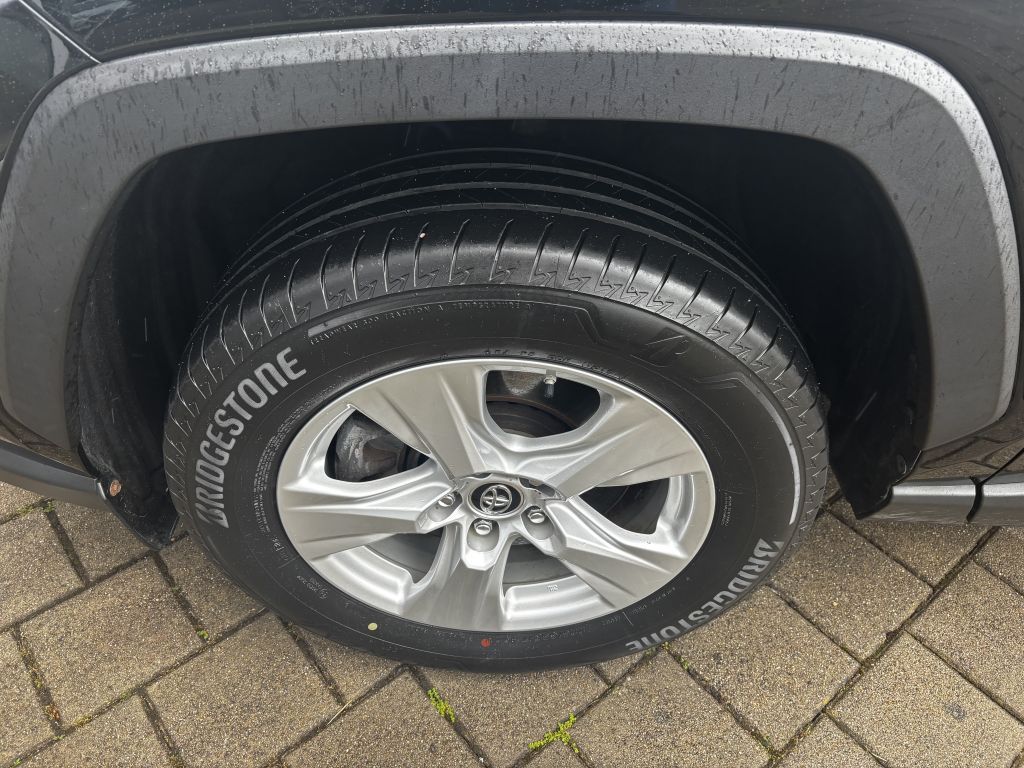 Toyota RAV 4 2.5 Hybrid Business Edition - Samsaru's Car Outlet