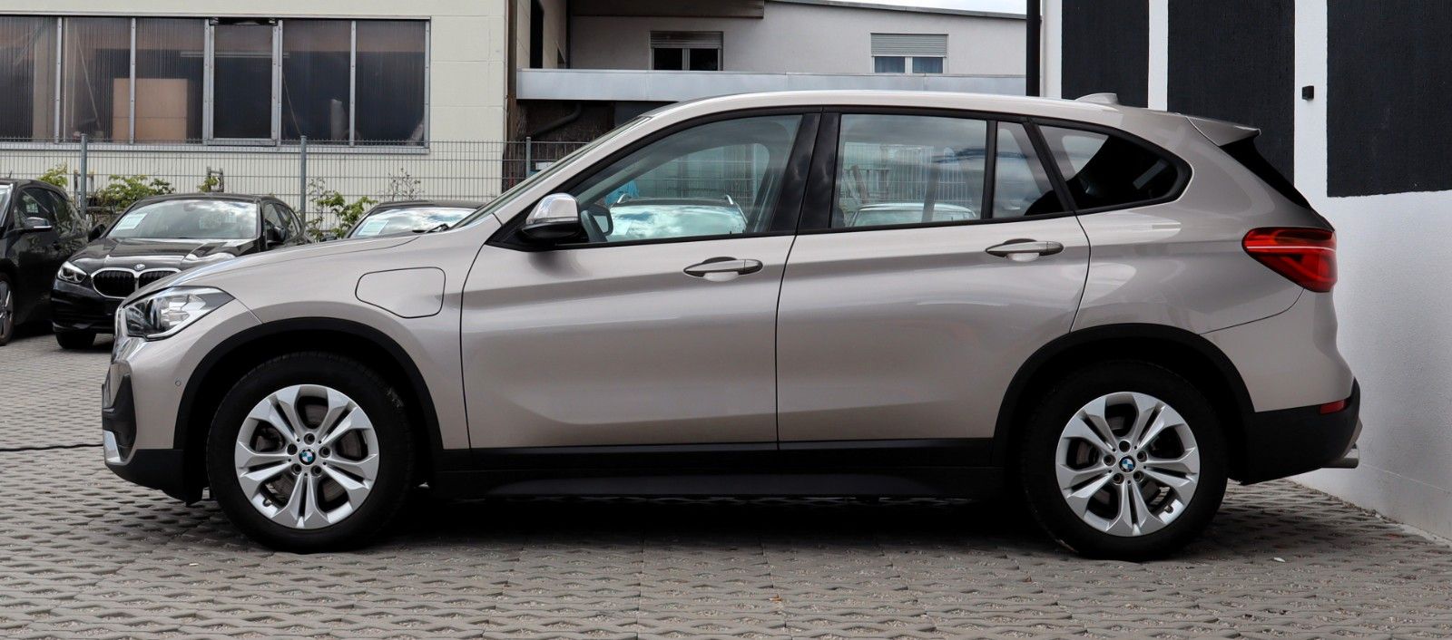 BMW X1 xDrive 25 e Advantage - Samsaru's Car Outlet