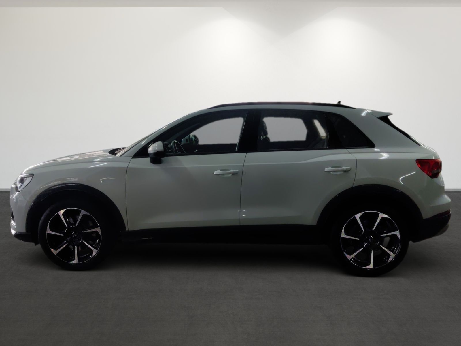 Audi Q3 45 TFSI quattro advanced - Samsaru's Car Outlet