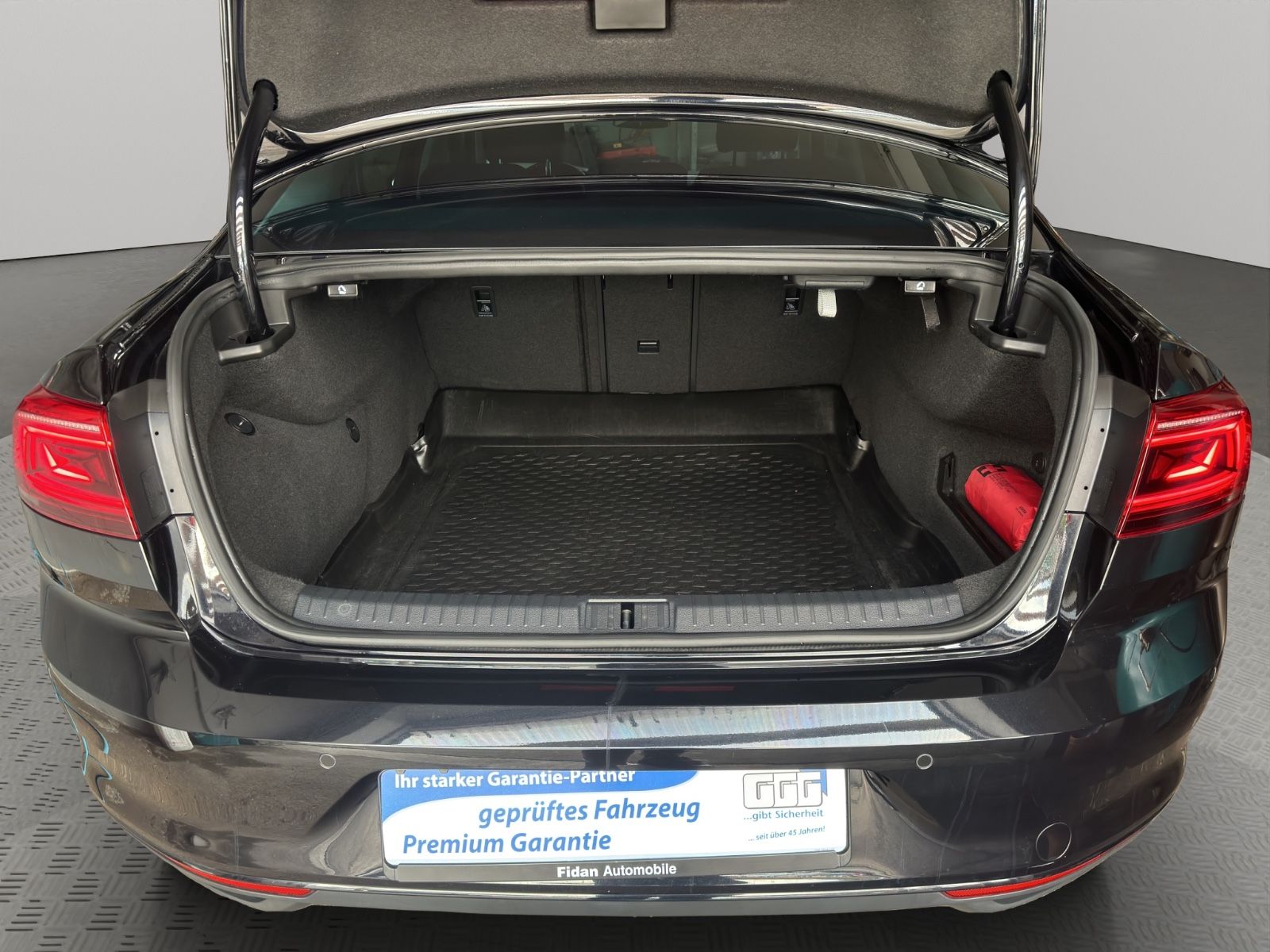 Volkswagen Passat Lim. Business - Samsaru's Car Outlet