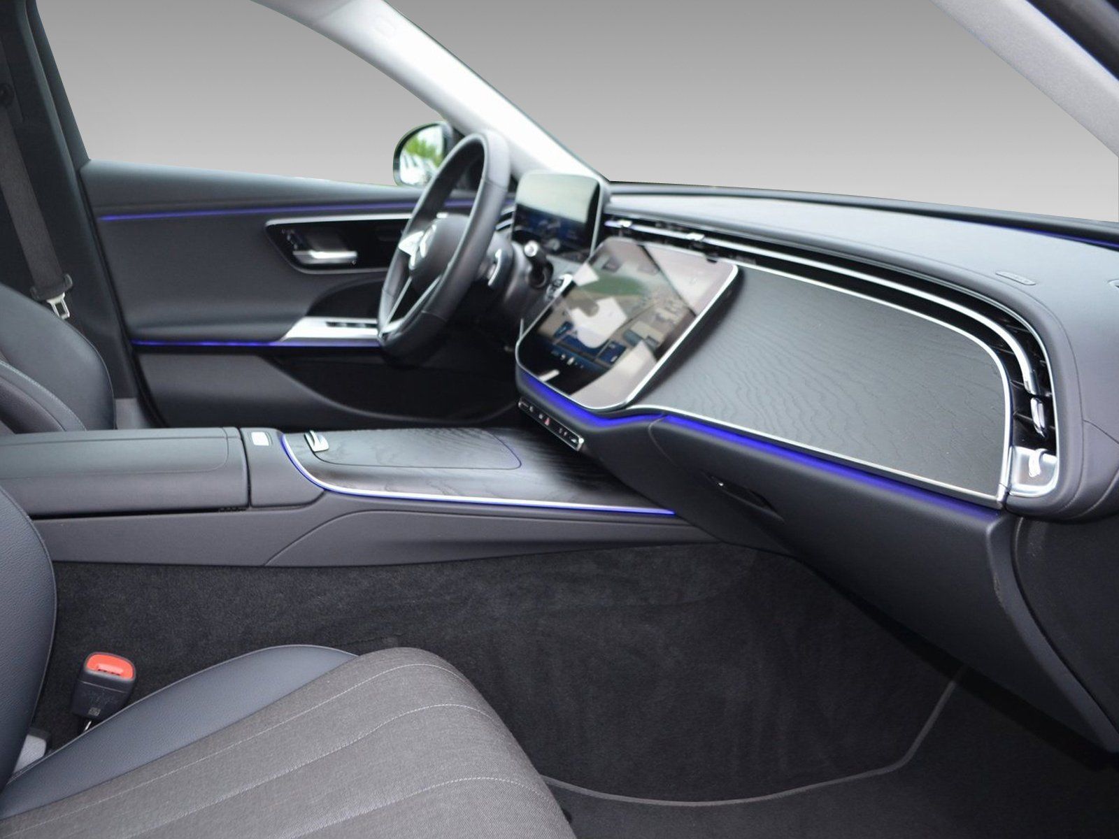 Mercedes-Benz E 220 d Avantgarde - Samsaru's Car Outlet