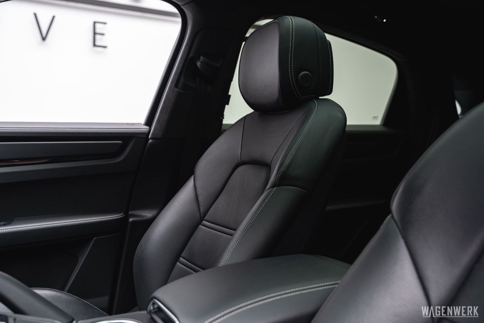 Porsche Cayenne Coupé Turbo S E-Hybrid MASSAGE AHV INNOD
