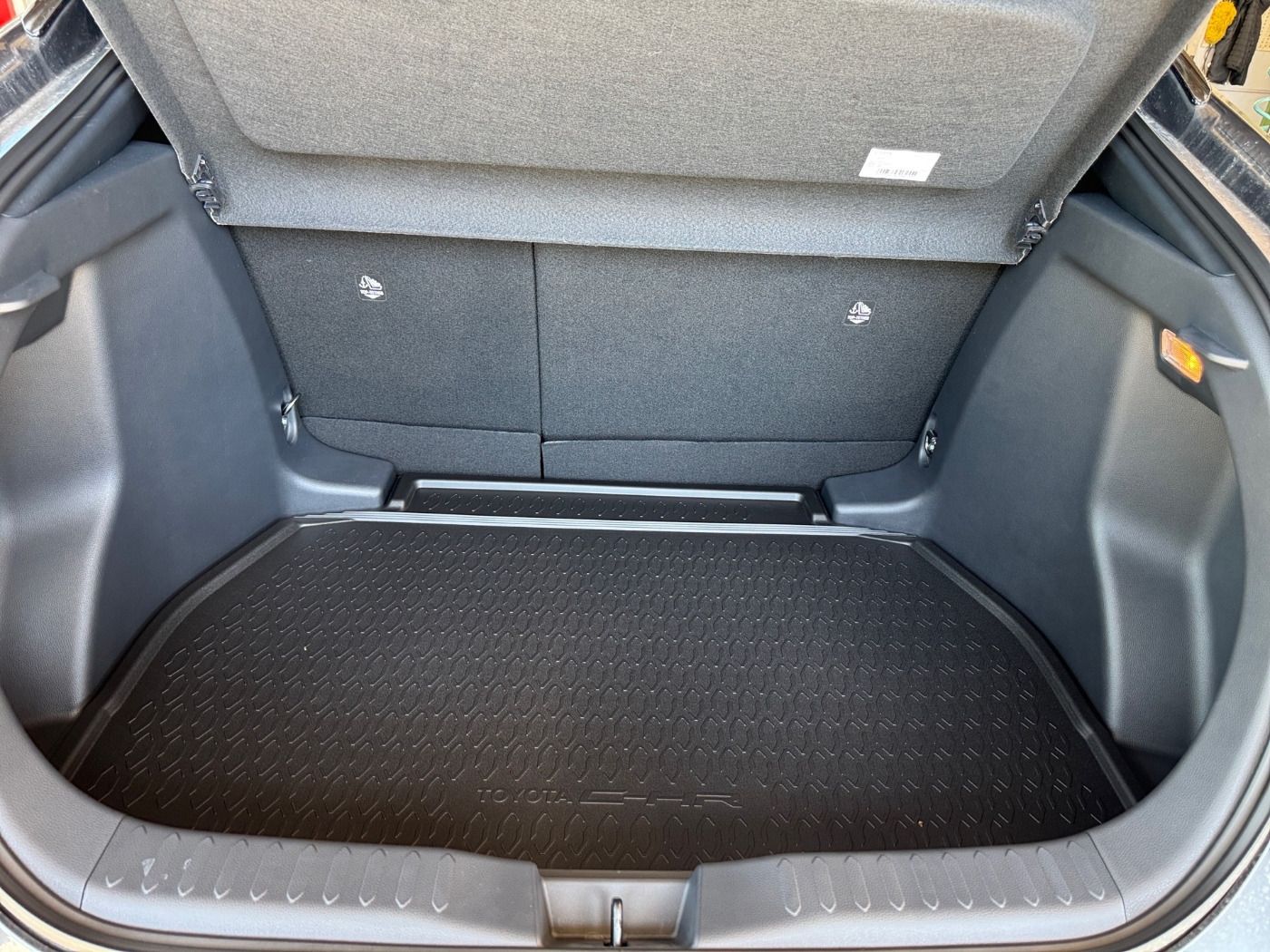 Toyota C-HR 1.8 Hybrid Team D mit Technik-Paket AUT