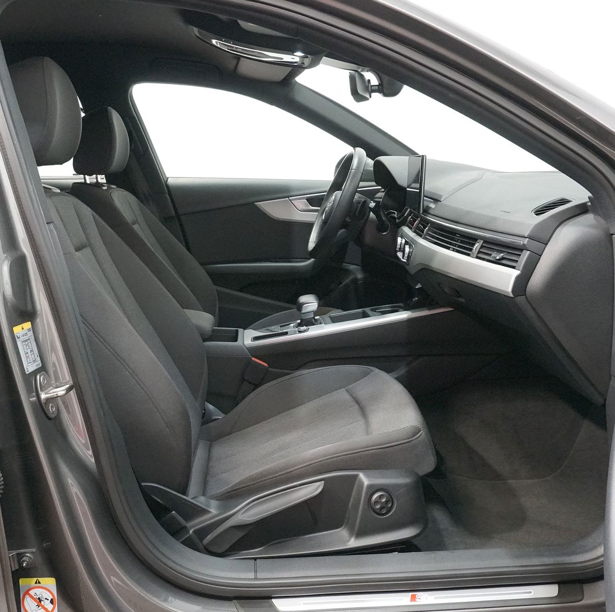 Audi A4 Lim. 40 TFSI S line - Samsaru's Car Outlet