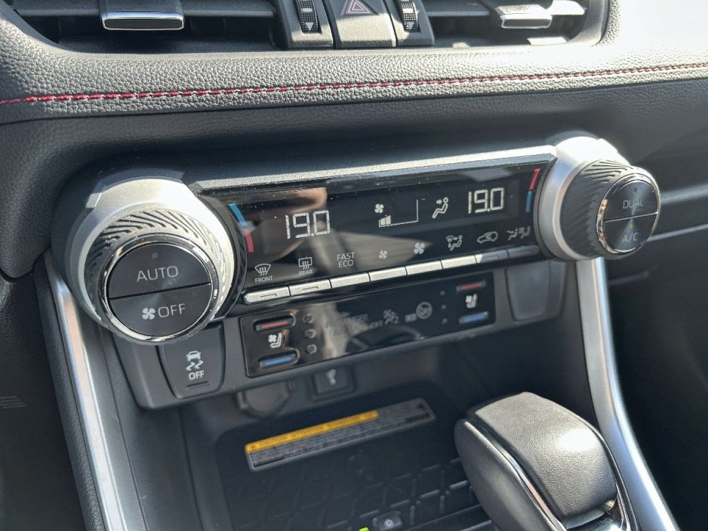 Toyota RAV 4 Plug-in-Hybrid - Samsaru's Car Outlet