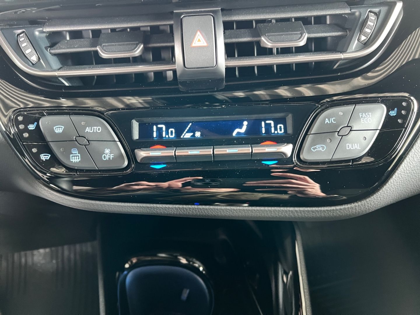 Toyota C-HR 2.0 Hybrid Team - Samsaru's Car Outlet