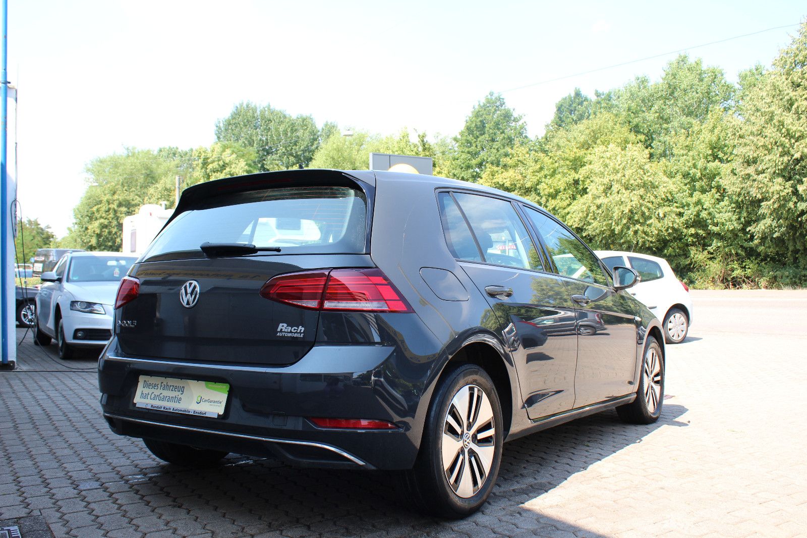 Volkswagen Golf VII e-Golf - Samsaru's Car Outlet