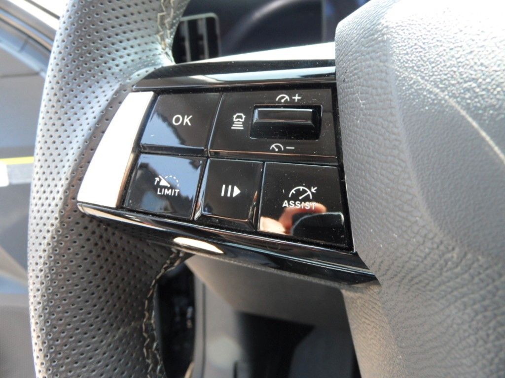 Opel Astra 1.2 Turbo Edition - Samsaru's Car Outlet
