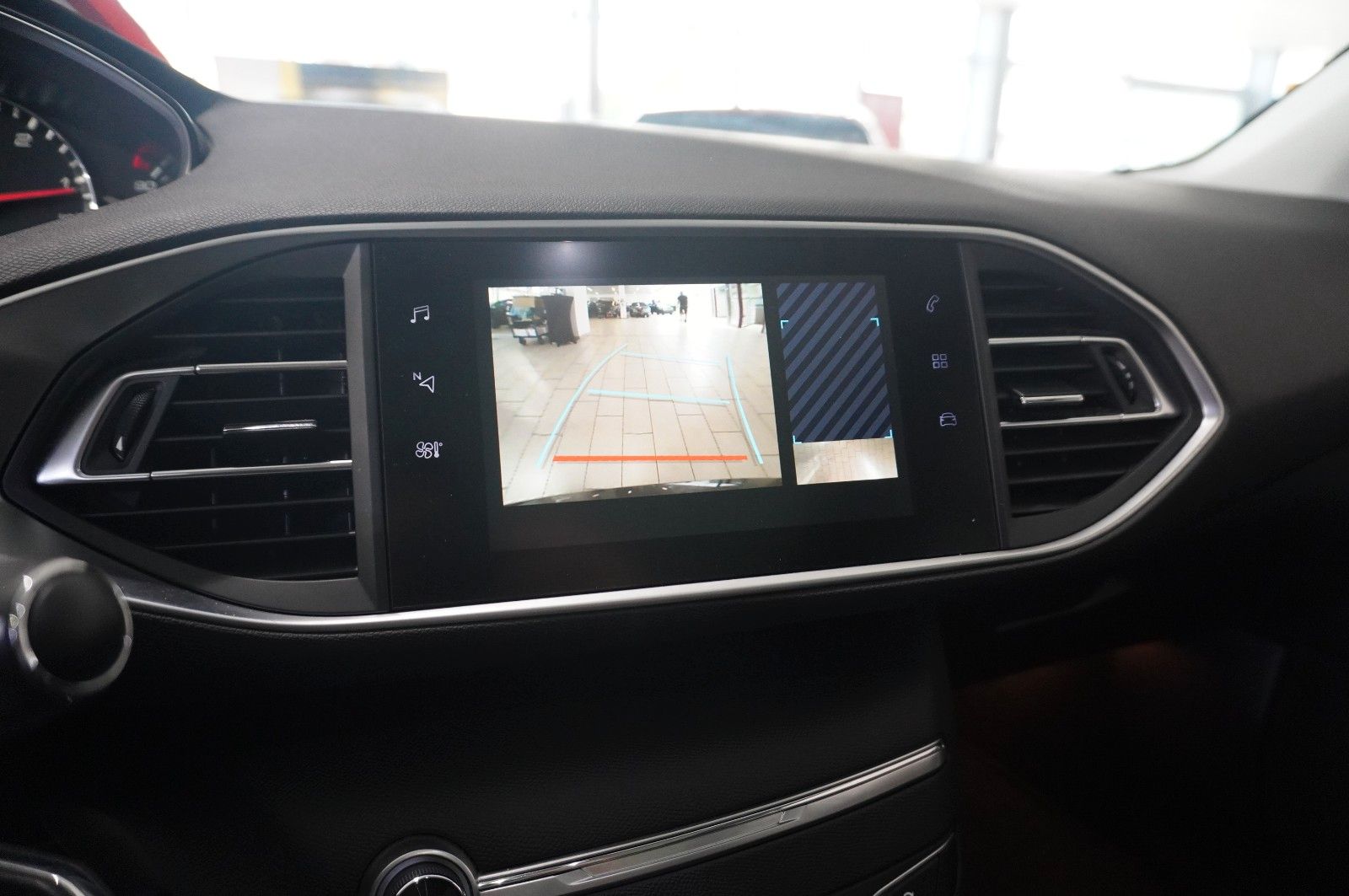 Peugeot 308 SW 1.5D ALLURE - Samsaru's Car Outlet