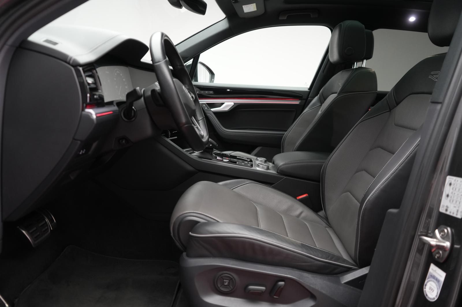 Volkswagen Touareg 3.0 V6 TDI 4Motion R line - Samsaru's Car Outlet