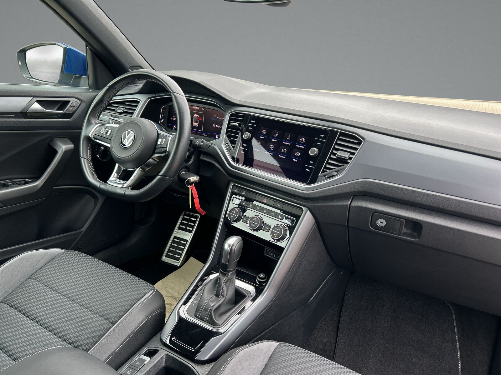 Volkswagen T-Roc R-LINE - Samsaru's Car Outlet
