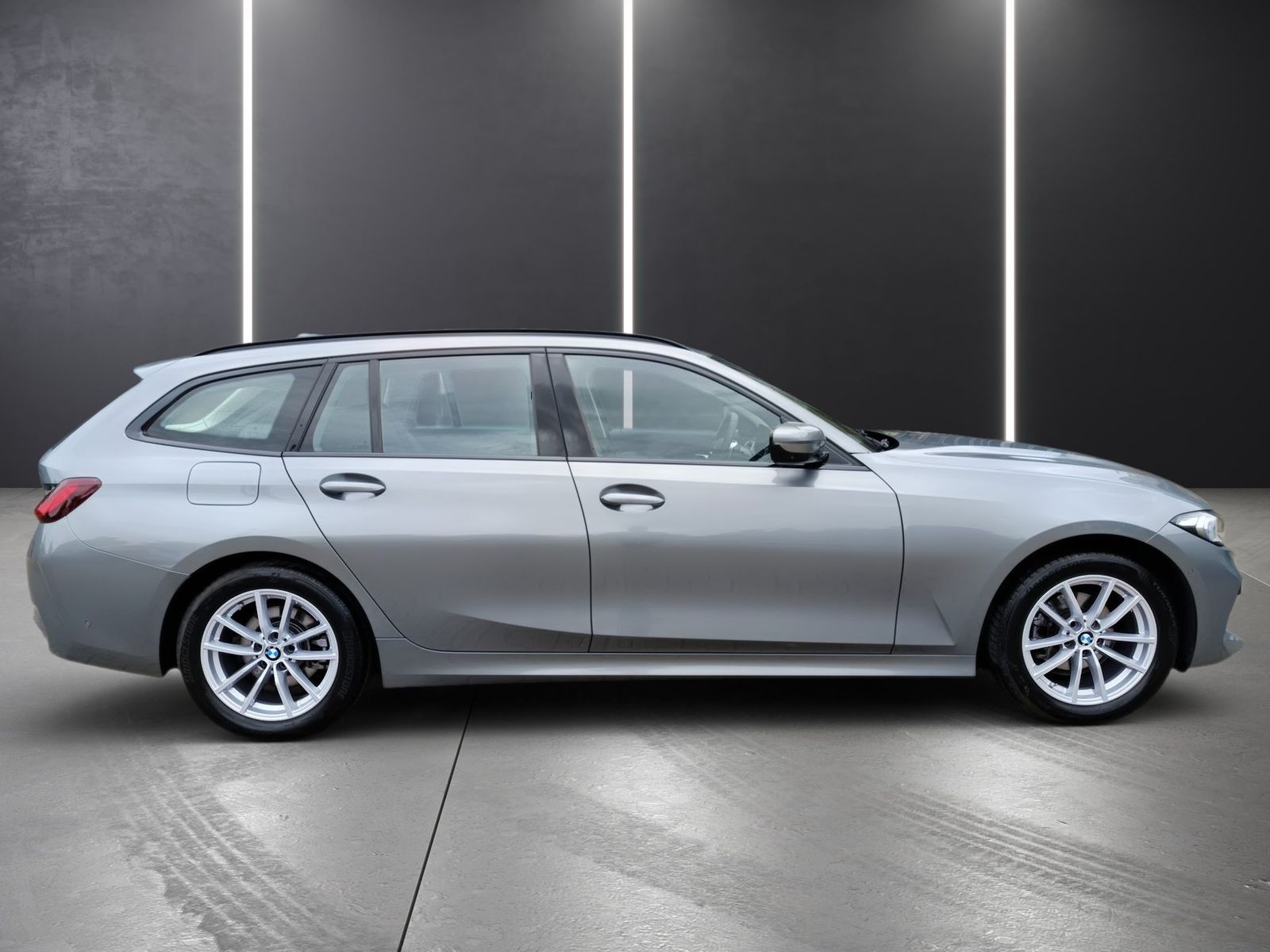 BMW 318i Touring+AHK+LEASING AB 369,-+LIVE COCKPIT P