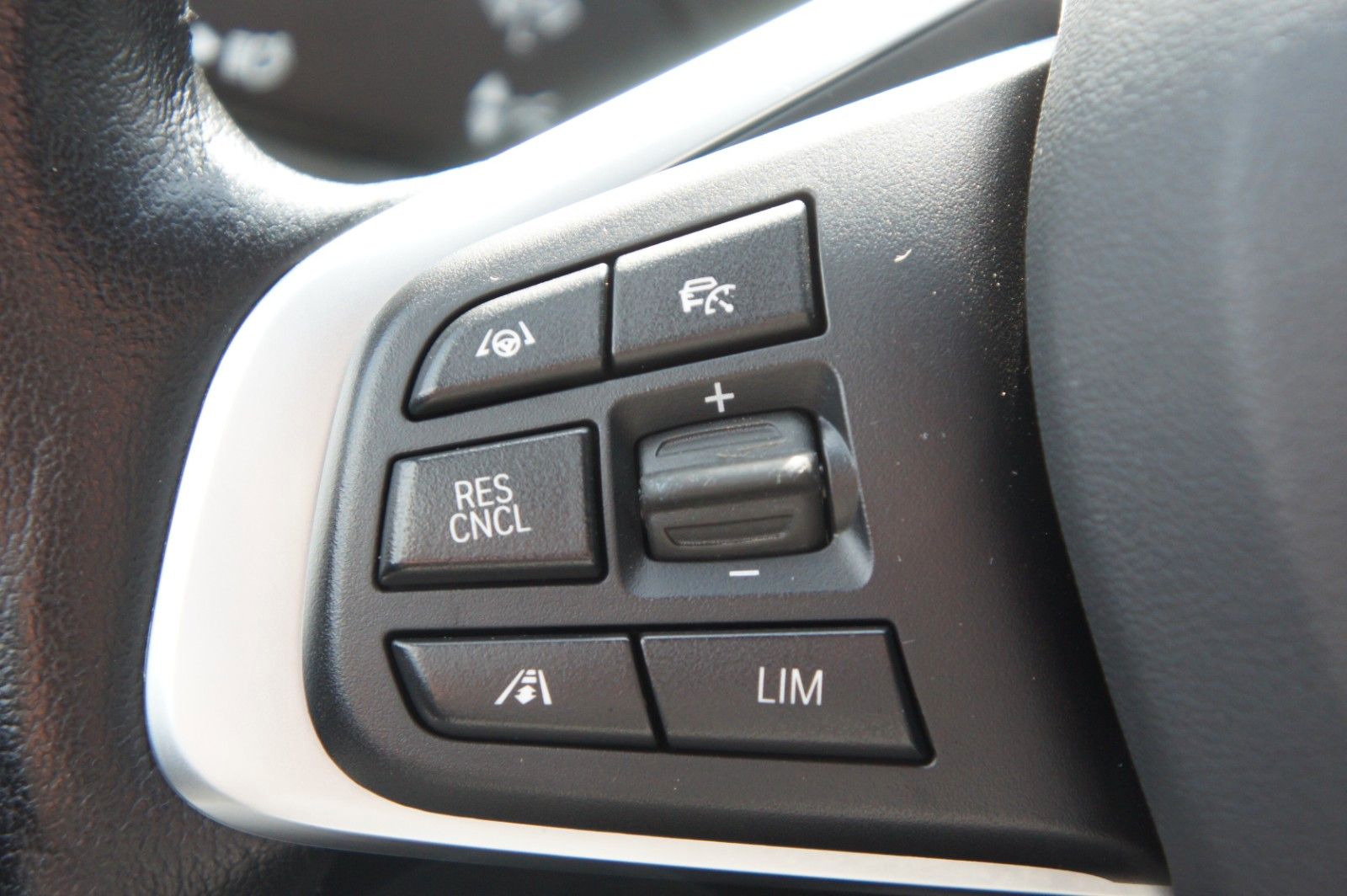 BMW X1 xDrive 25e xLine - Samsaru's Car Outlet