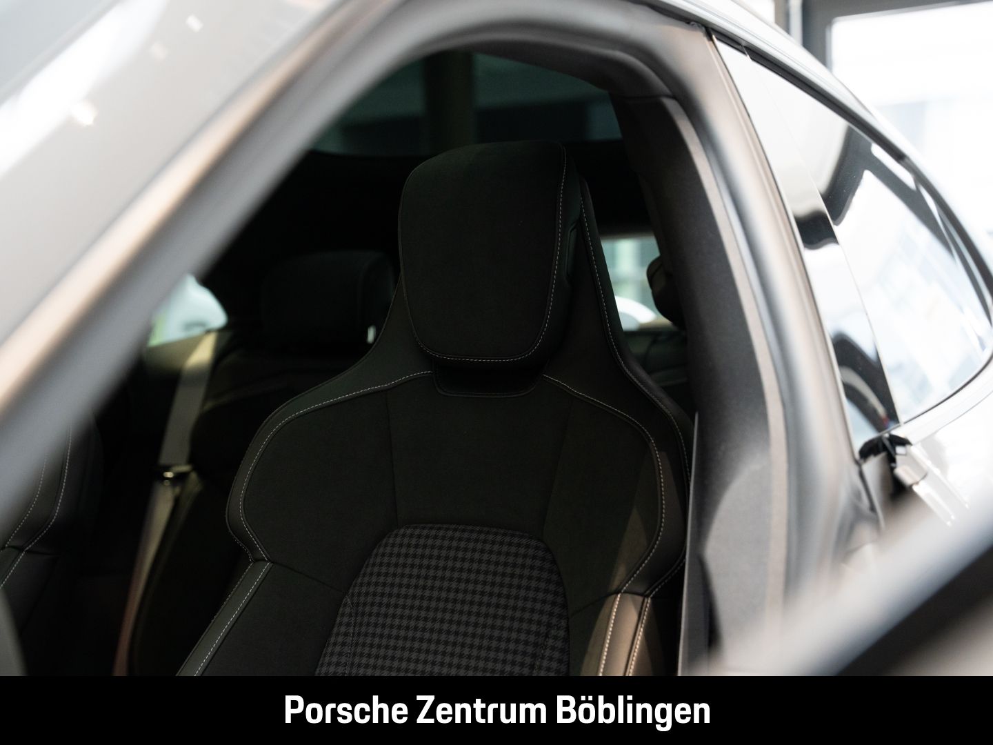 Porsche Taycan 4 Cross Turismo BOSE Panorama LED-Matrix