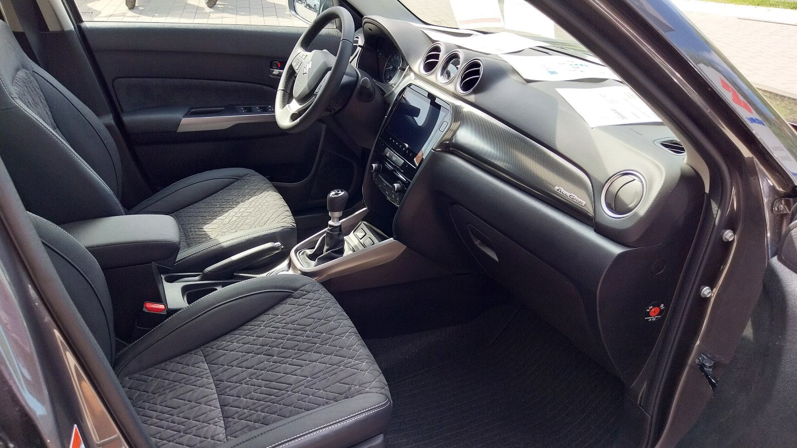 Suzuki Vitara 1.4 Hybrid Comfort+ Allgrip - Samsaru's Car Outlet