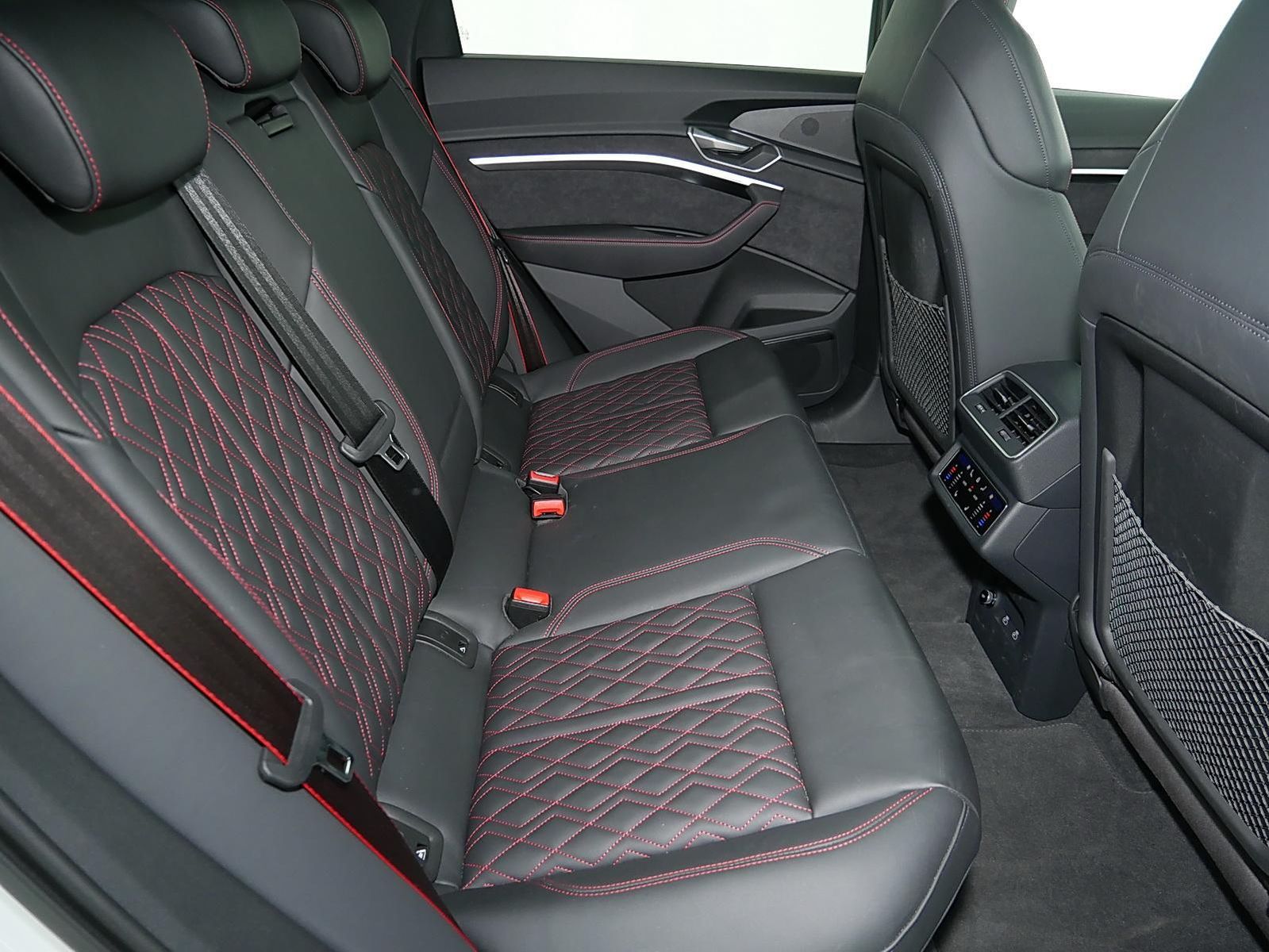 Audi Q8 Sportback S line 55 e-tron quattro - Samsaru's Car Outlet