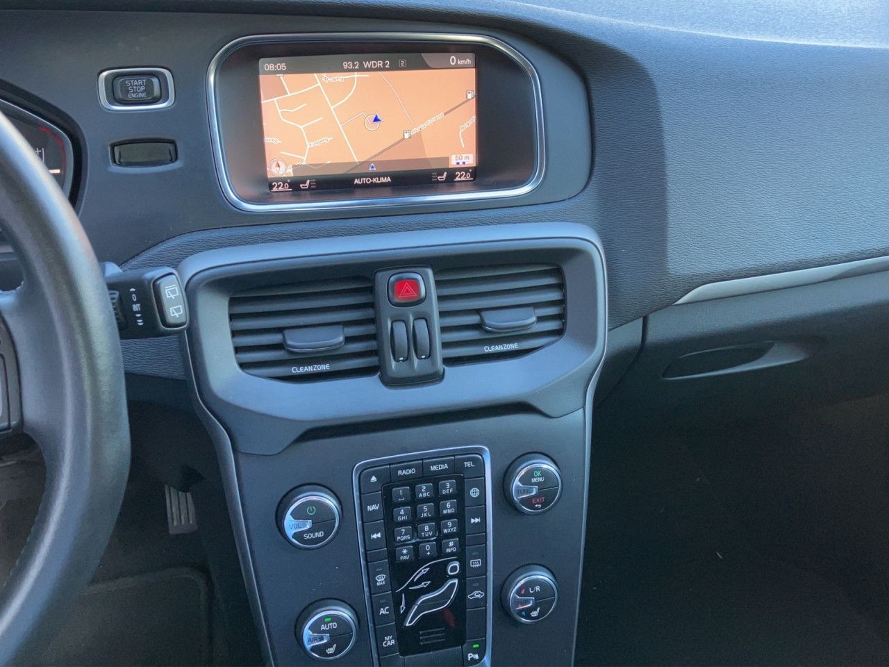 Volvo V40 T2 KINETIC NAVI KLIMAAUTOMATIK PDC Bluetooth