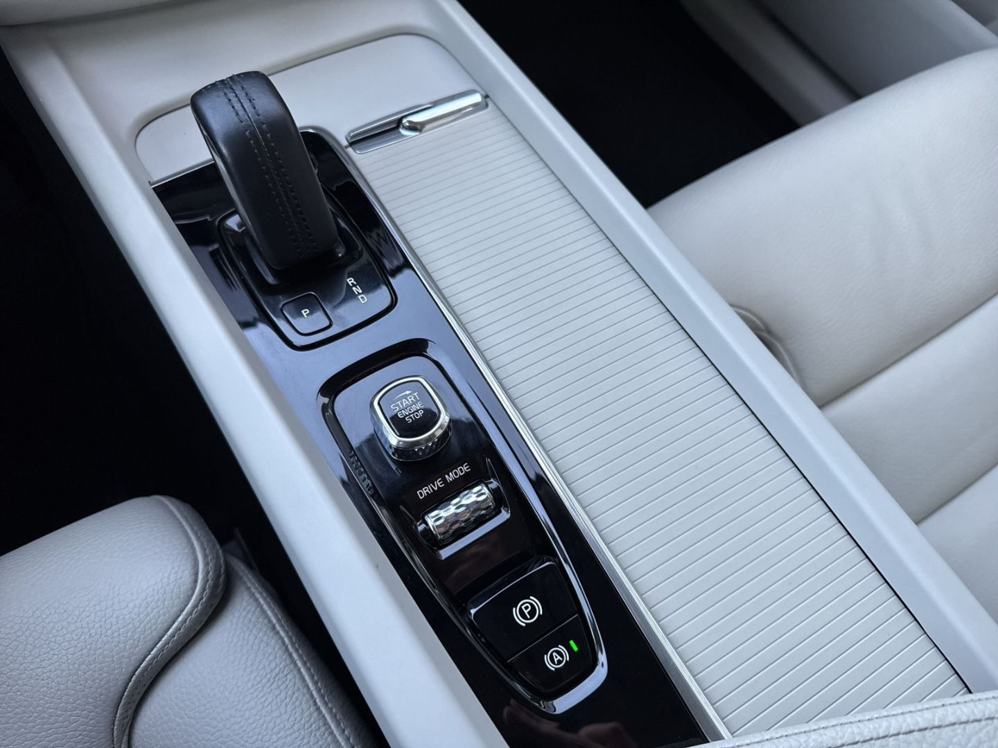 Volvo XC60 Inscription Expr. Recharge T6 AWD H&K AHK N