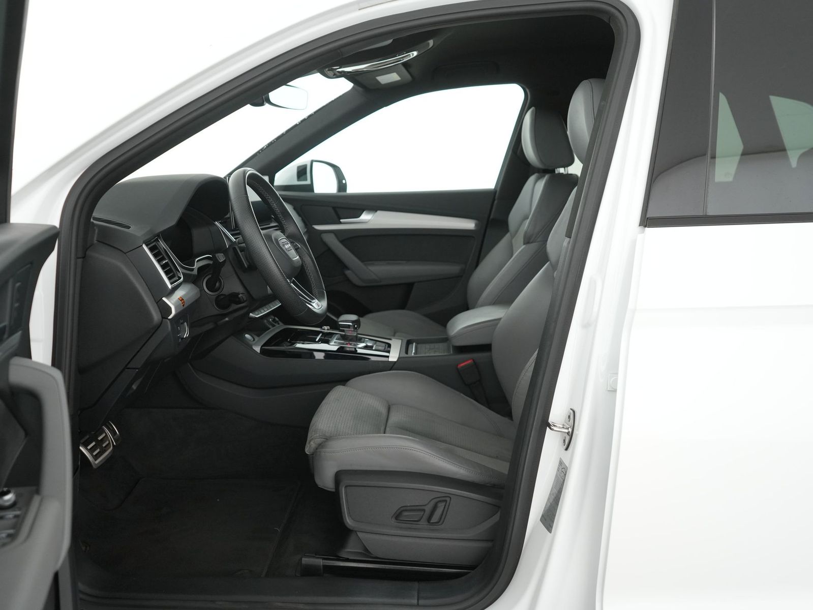 Audi Q5 40 TDI quattro S line - Samsaru's Car Outlet