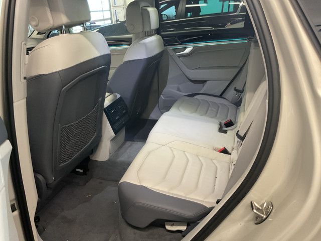 Volkswagen Touareg 3.0 V6 TSI eHybrid Elegance - Samsaru's Car Outlet