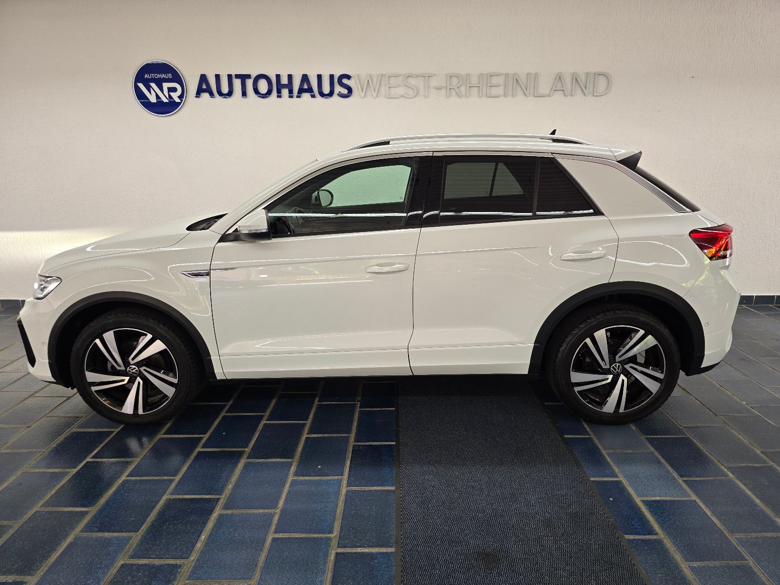 Volkswagen T-Roc R-Line Sport - Samsaru's Car Outlet