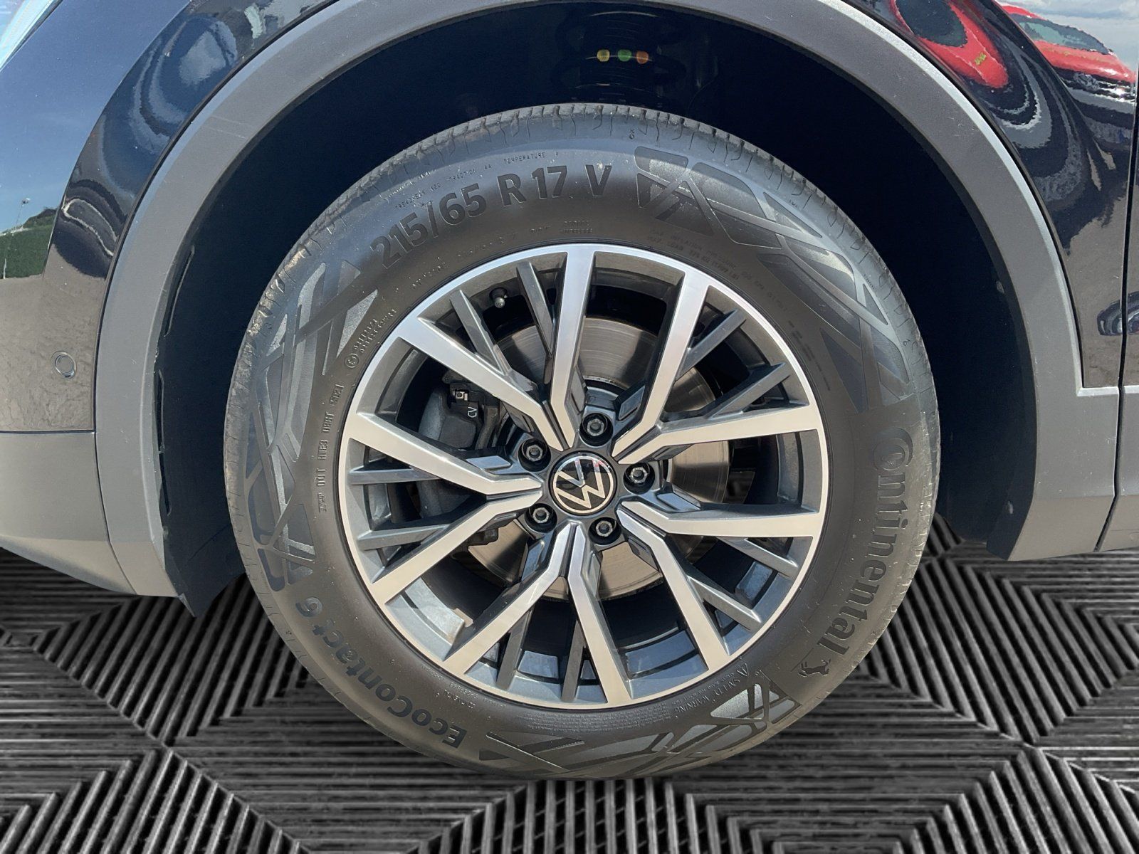Volkswagen Tiguan 2.0 TDI DSG Life - Samsaru's Car Outlet