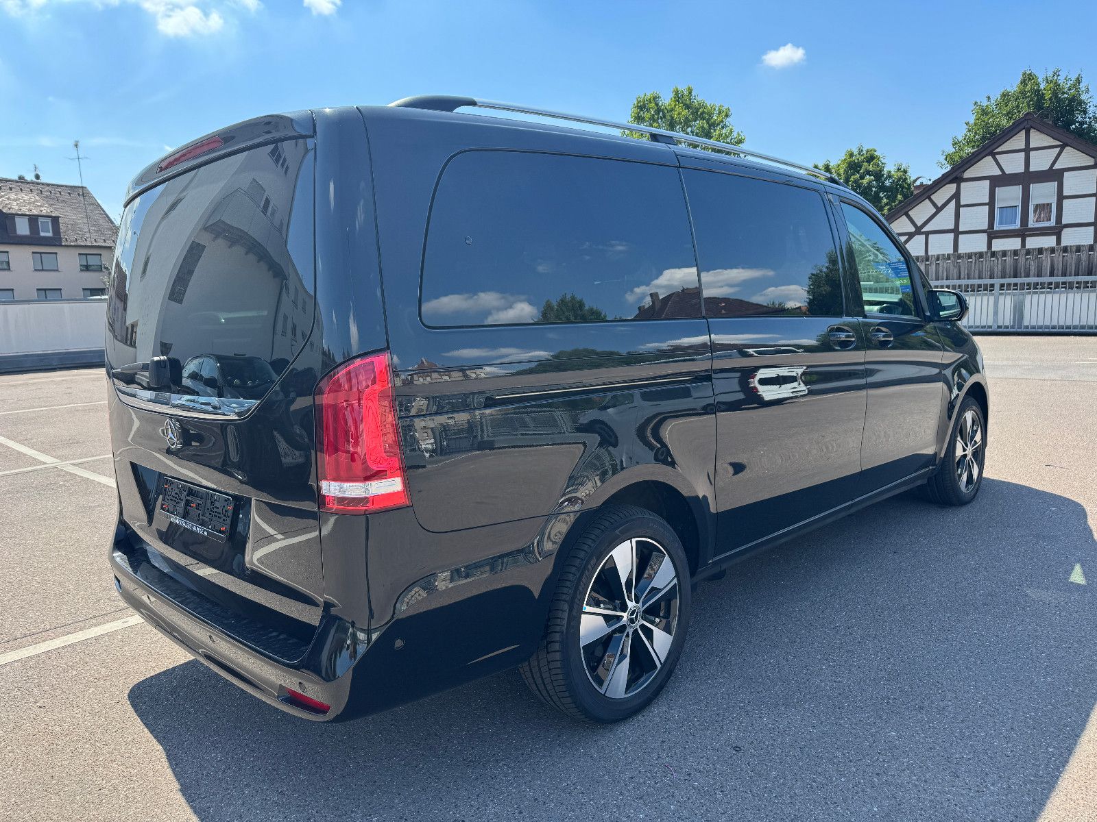 Mercedes-Benz V 220 d lang 4M - Samsaru's Car Outlet