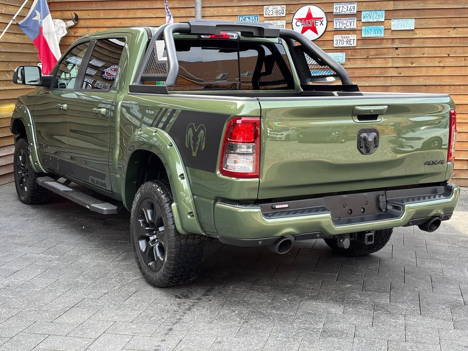Dodge RAM 1500 5,7L BigHorn Crew Cab LED AHK 4x4