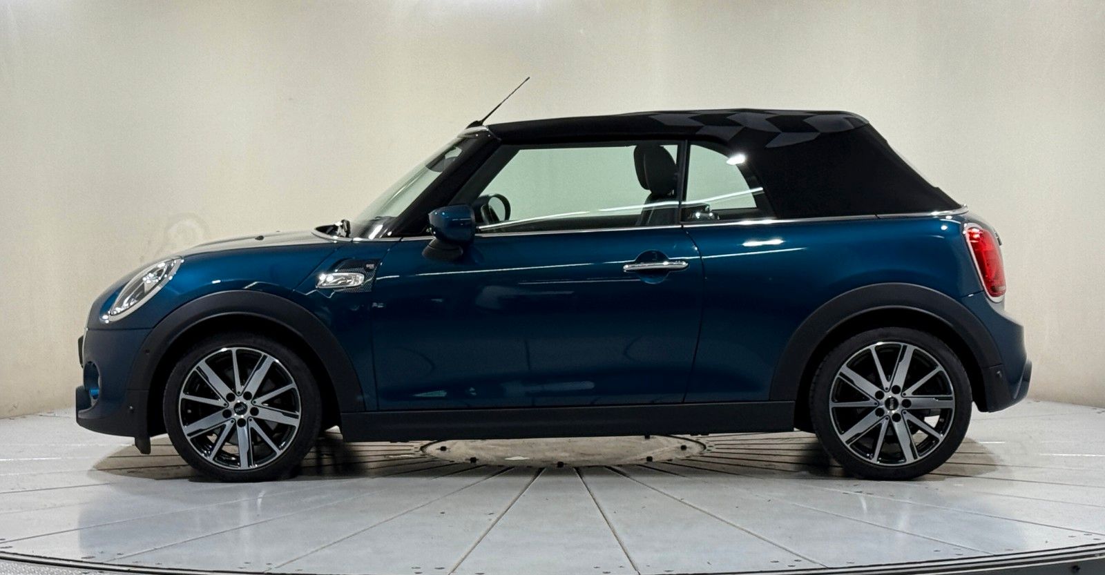 MINI Cooper S Cabrio Sidewalk - Samsaru's Car Outlet