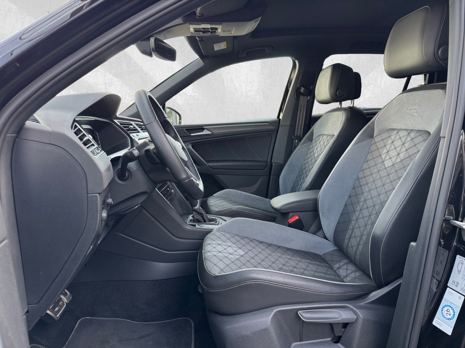 Volkswagen Tiguan 2.0 TDI DSG R-Line 4M NAVI/PANO/AHK