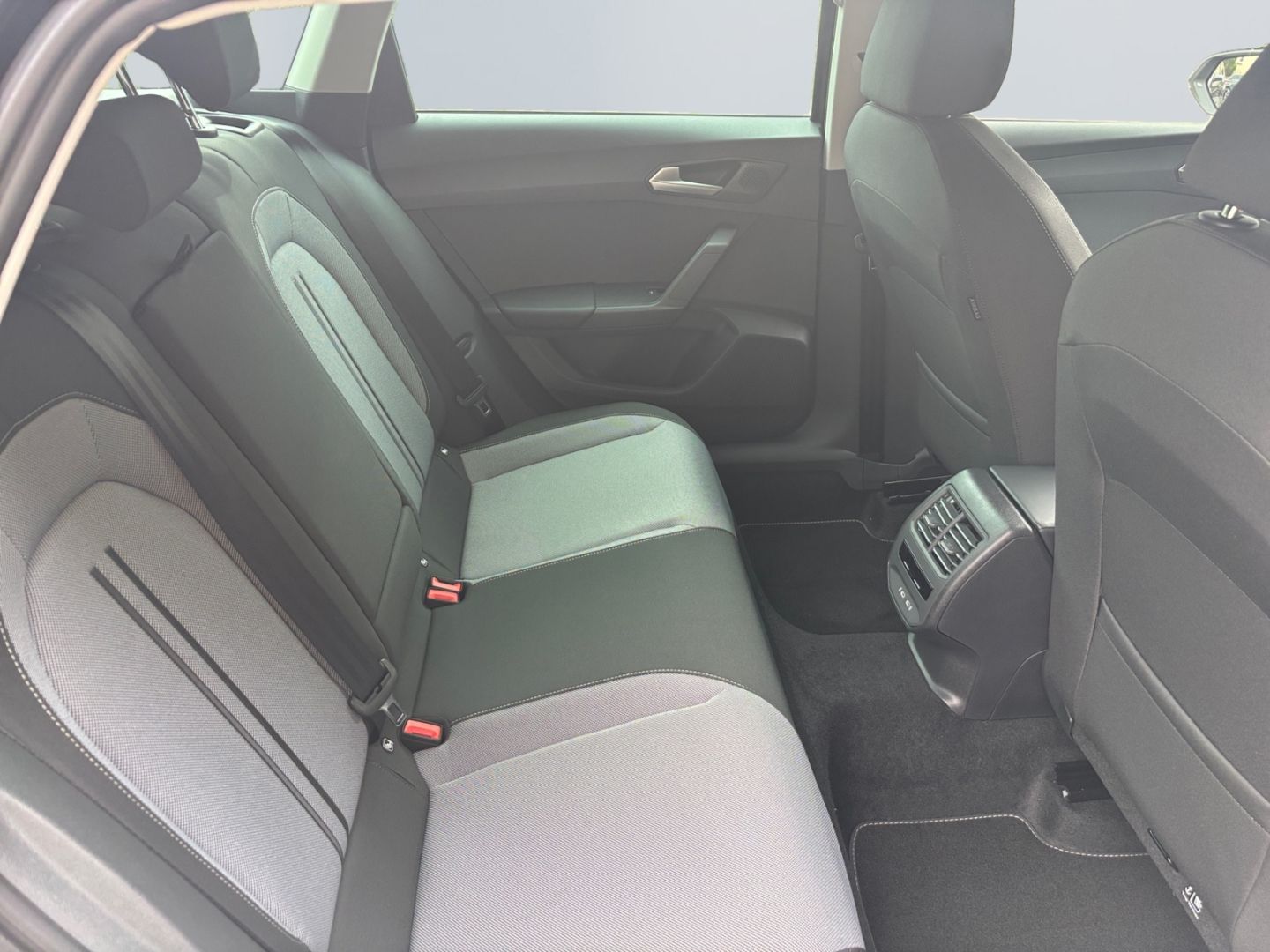 Seat Leon ST 2.0 TDI DSG Road Edition *Matrix*AHK*SHZ