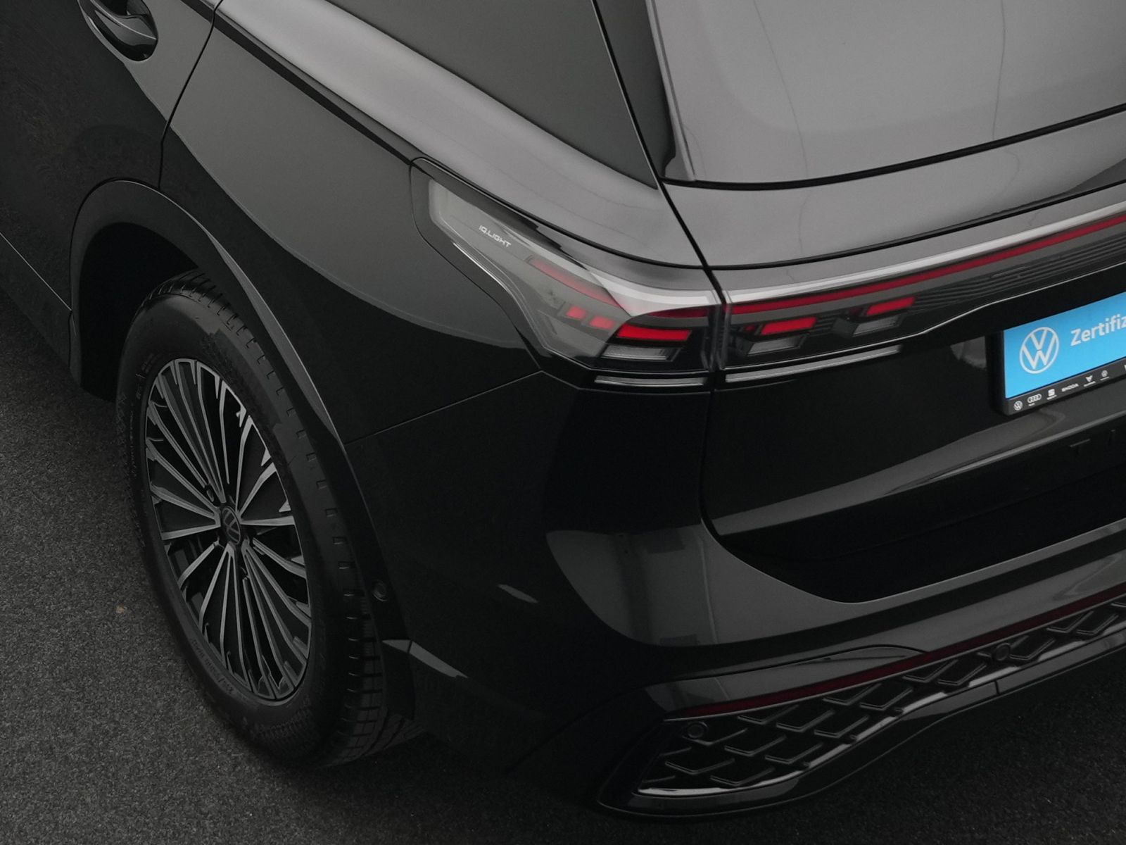 Volkswagen Tiguan R-Line 1.5TSI eHybrid IQ.LIGHT*HARMAN*20"