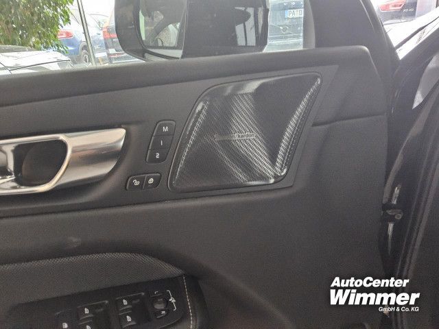 Volvo XC60 B4 D AWD R-Design Licht+Winter Paket / AHK