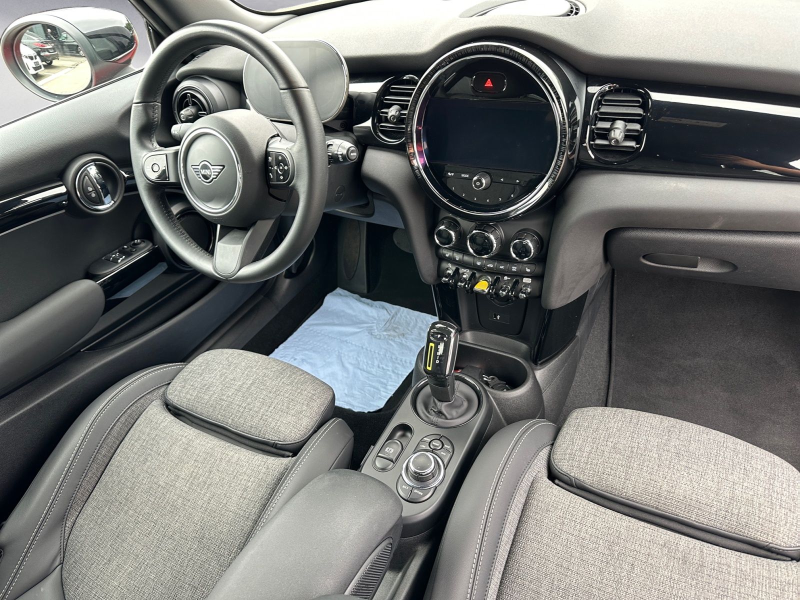 MINI Cooper SE Classic - Samsaru's Car Outlet