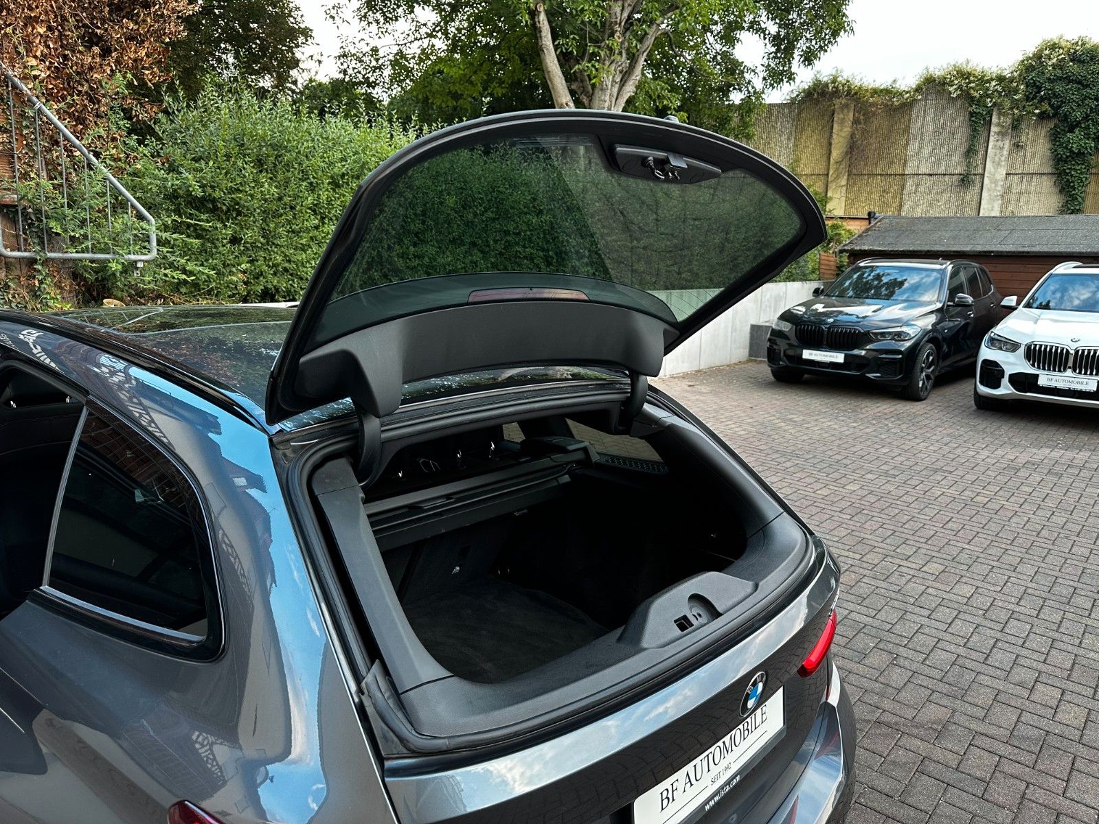 BMW 330e M Sport Shadow - Samsaru's Car Outlet