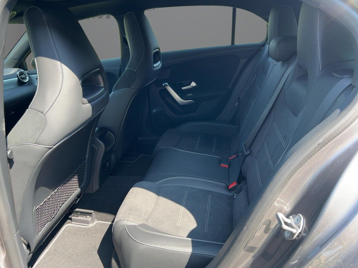 Mercedes-Benz A 180 AMG Line - Samsaru's Car Outlet