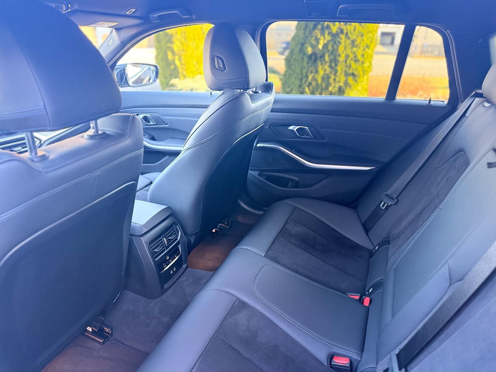 BMW 330 e Touring M-Sport - Samsaru's Car Outlet