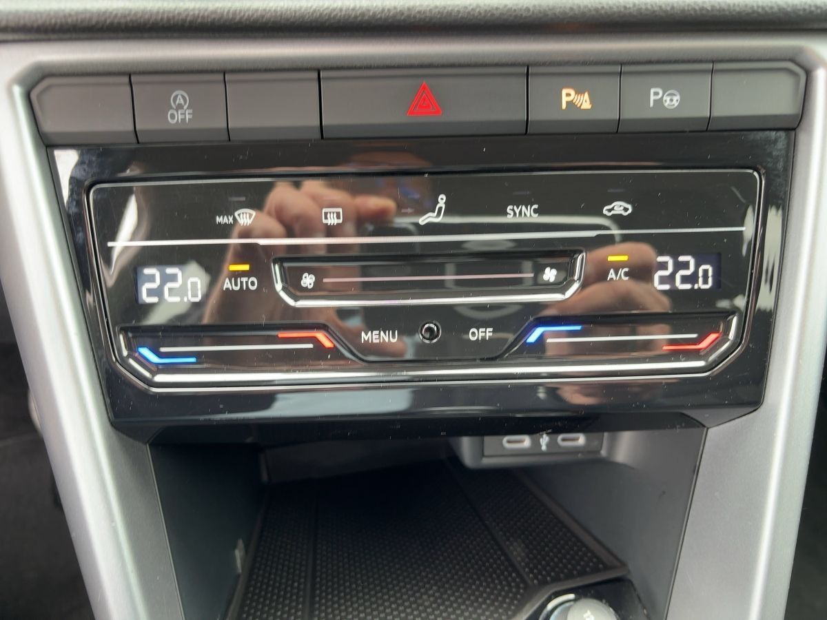 Volkswagen T-Roc 1.0 Life - Samsaru's Car Outlet