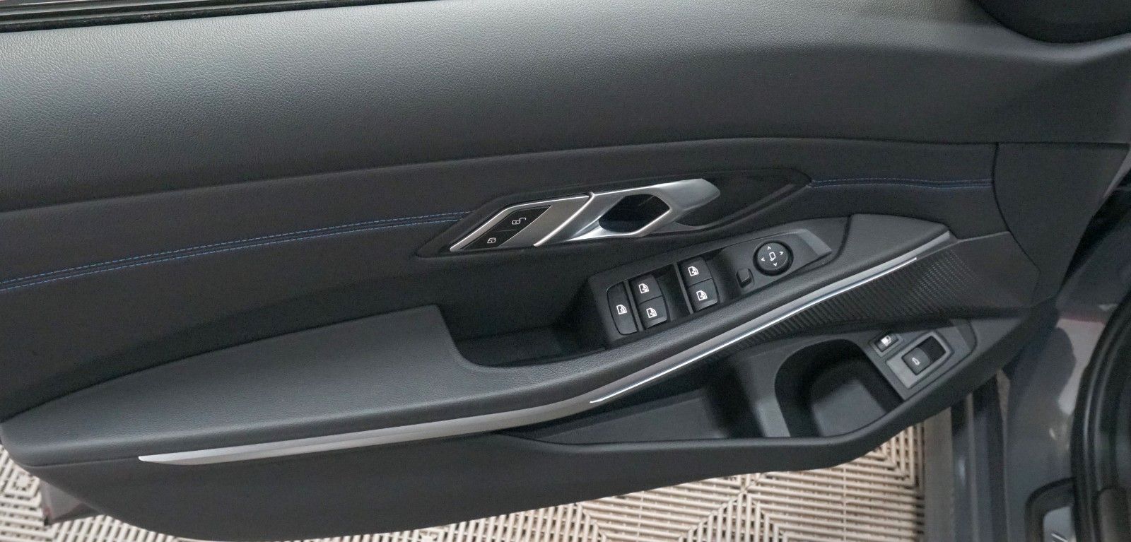 BMW 330 e xDrive M Sport - Samsaru's Car Outlet