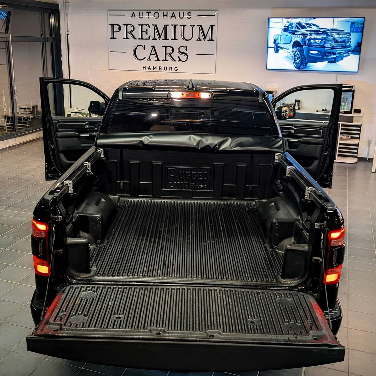 Dodge RAM 1500  Laramie Limited Night HEMI 5.7L   4x4
