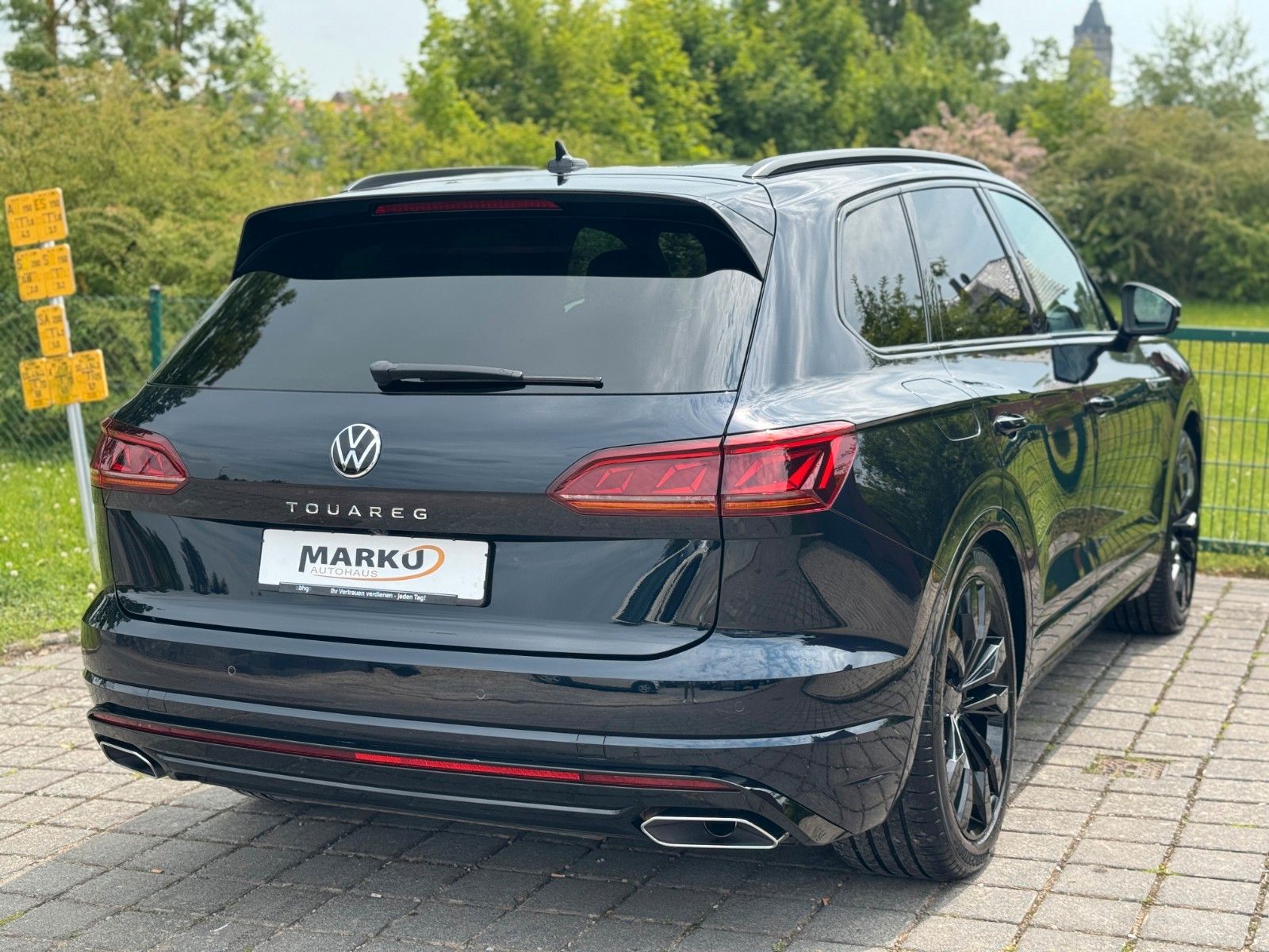 Volkswagen Touareg R-Line 4Motion - Samsaru's Car Outlet