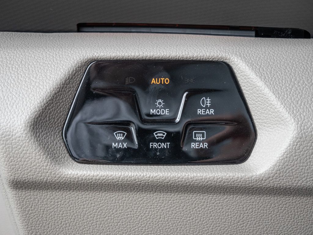 Volkswagen T7 Multivan 2.0TSI DSG - Samsaru's Car Outlet