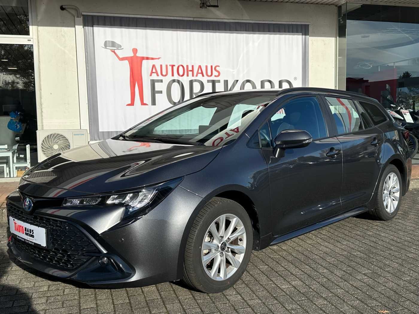 Toyota Corolla Touring Sports 1.8 Hybrid - LED, NAVI, S
