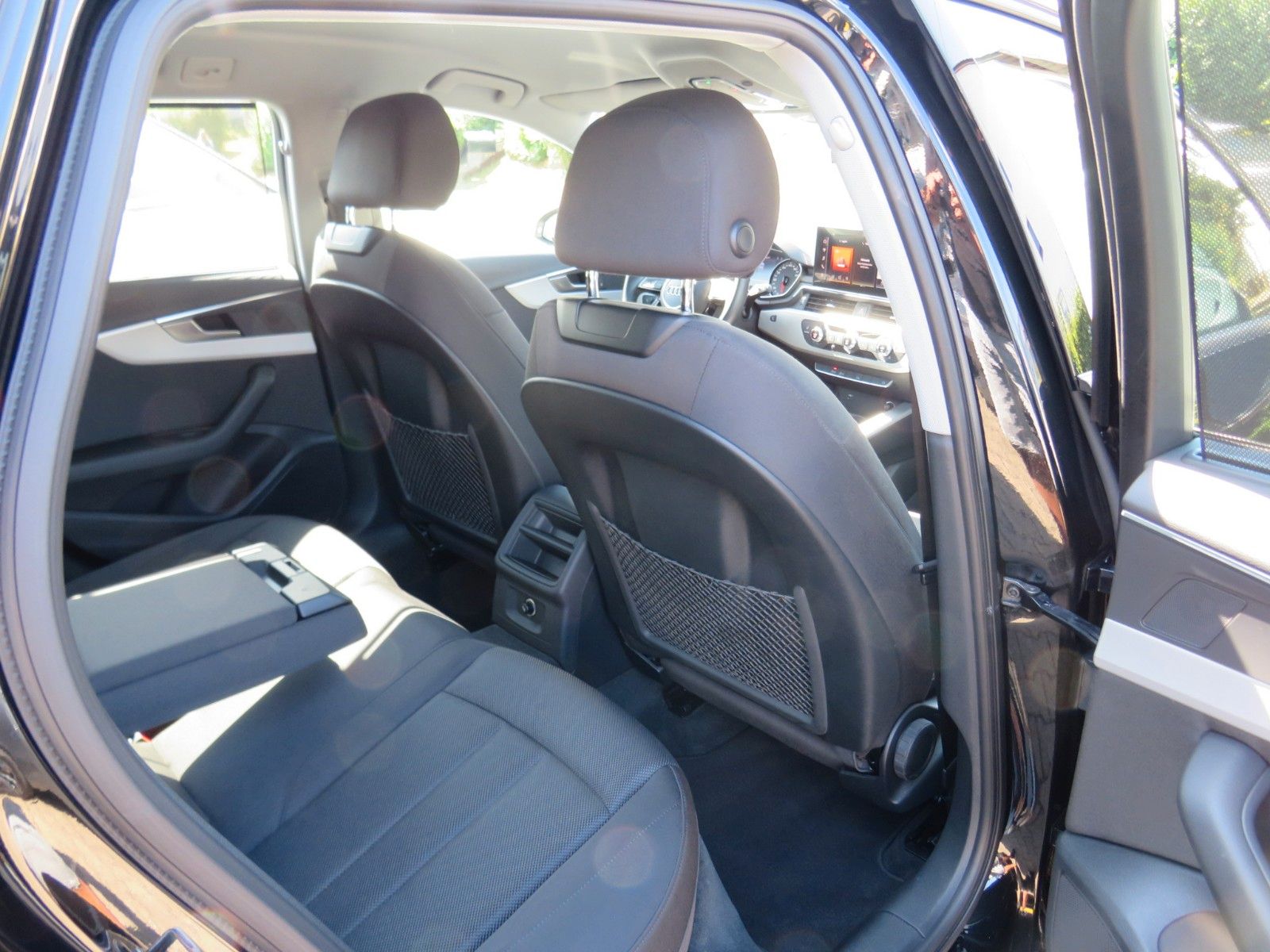 Audi A4 Avant 30 TDI advanced S-tronic - Samsaru's Car Outlet
