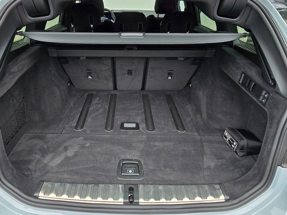 BMW 320d xDrive Touring M Sportpaket*Pano*HIFI*19"LM