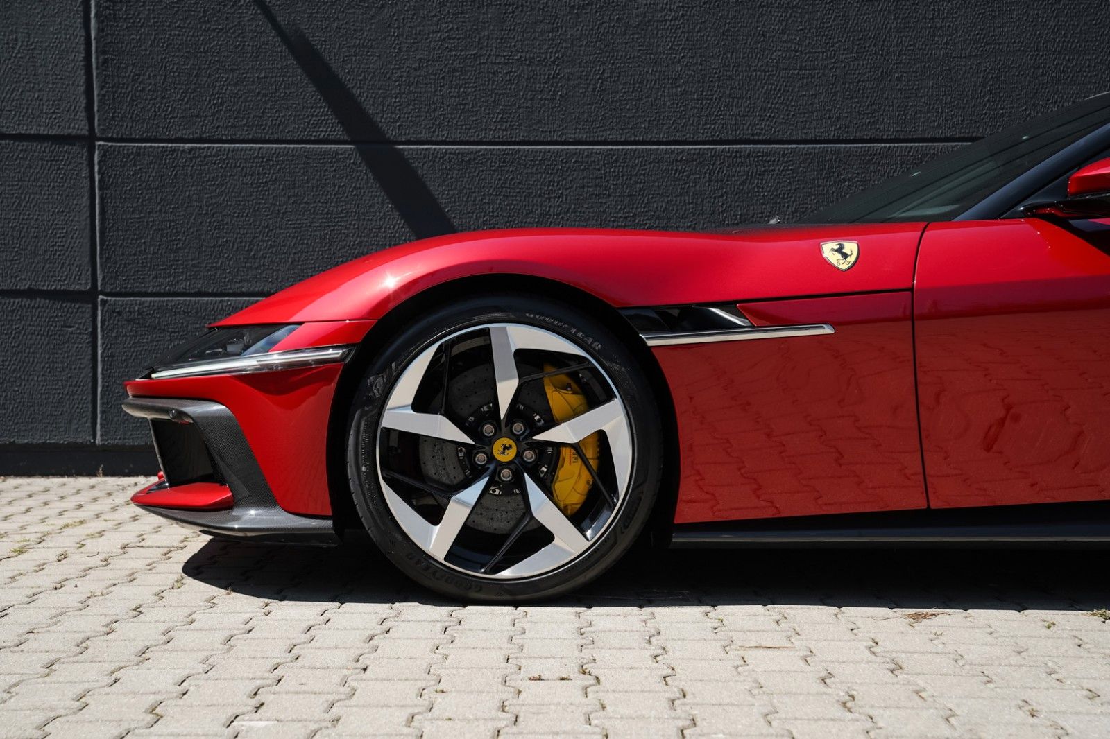 Ferrari 12 Cilindri *Crema* Carbon-Pano-*Blanco COC*